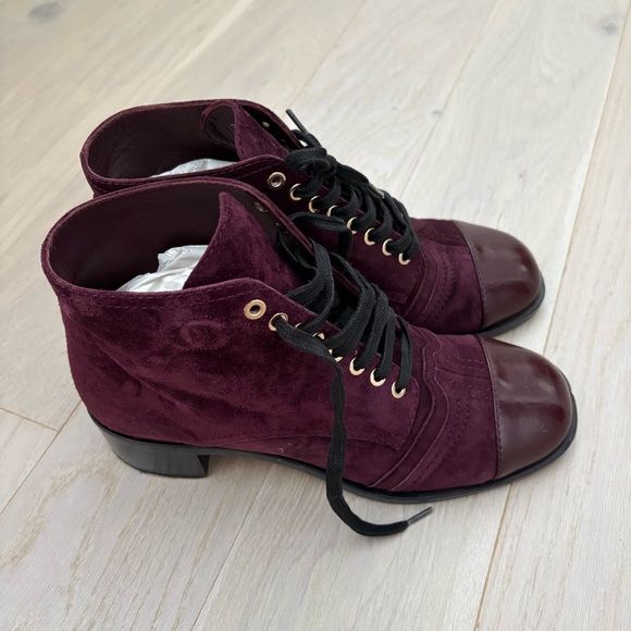 CHANEL Derby Wave Burgundy Leather CC Lace-up Ankle Boots 40C - Picture 2 of 16